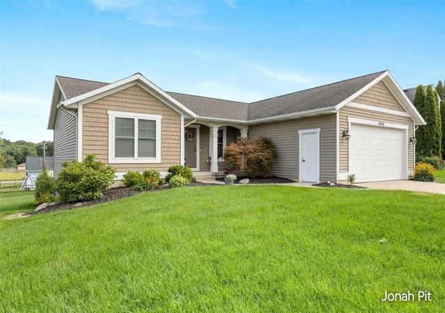 Photo 2 of Single family home for sale at 5235 Quest Dr, Wyoming, MI 49418 | MLS# 70554987 | Listing updated on 2026-09-10