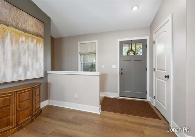 Photo 4 of Single family home for sale at 5235 Quest Dr, Wyoming, MI 49418 | MLS# 70554987 | Listing updated on 2026-09-10