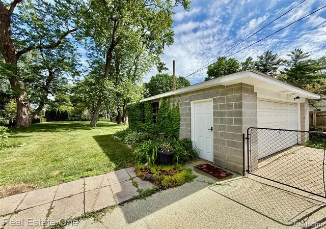 Homes for sale in Clawson, MI | 865 Grant Ave, Clawson, MI 48017 | MLS# 61003041