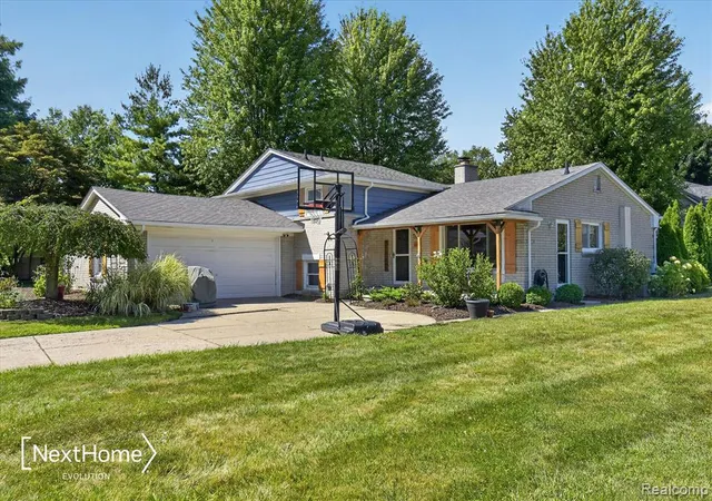 Photo 1 of Single family home for sale at 21722 Canterbury Ave, Grosse Ile, MI 48138 1372 | MLS# 61024755 | Listing updated on 2026-08-28