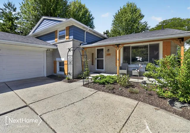 Photo 2 of Single family home for sale at 21722 Canterbury Ave, Grosse Ile, MI 48138 1372 | MLS# 61024755 | Listing updated on 2026-08-28