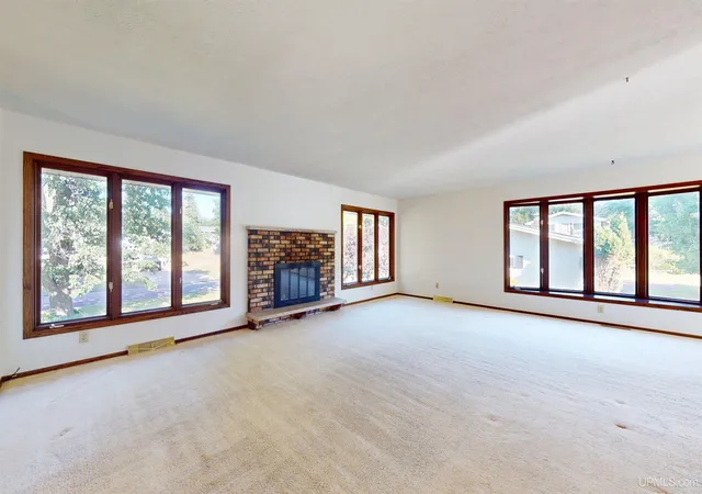 Photo 4 of Single family home for sale at 225 S Lilac St, Ishpeming, MI 49849 | MLS# 50220070 | Listing updated on 2026-09-04