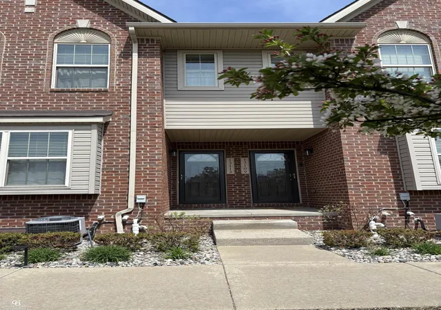 Homes for sale in Plymouth, MI | 13113 Woodridge Cir #7, Plymouth, MI 48170 | MLS# 50205401