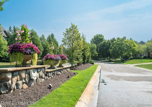 Photo 53 of Sale Pending at 5575 Murfield Dr, Rochester, MI 48306 | MLS# 61020368 | Listing updated on 2026-08-18