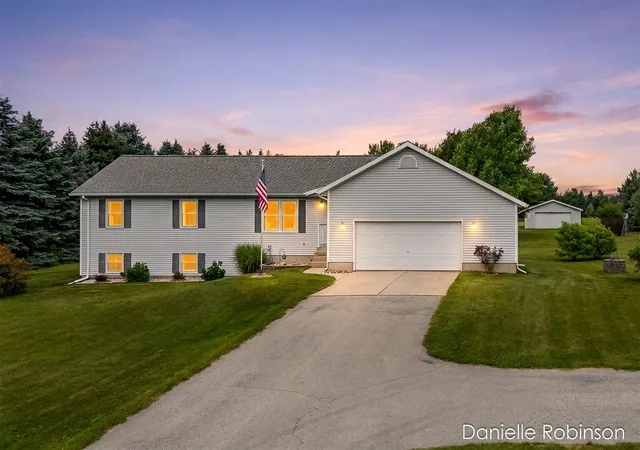 Homes for sale in Rockford, MI | 6829 12 Mile Rd, Rockford, MI 49341 | MLS# 70544109