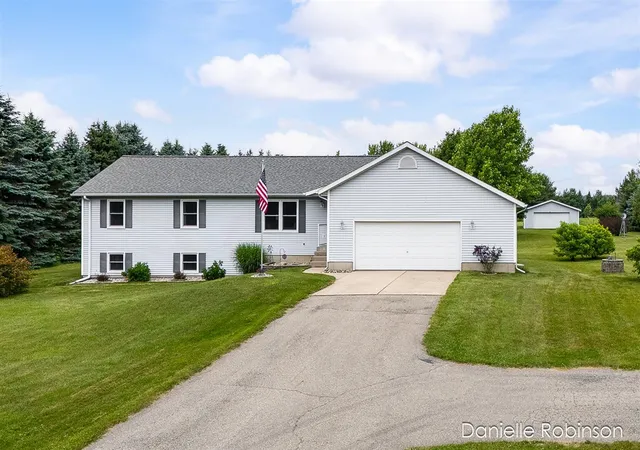 Homes for sale in Rockford, MI | 6829 12 Mile Rd, Rockford, MI 49341 | MLS# 70544109