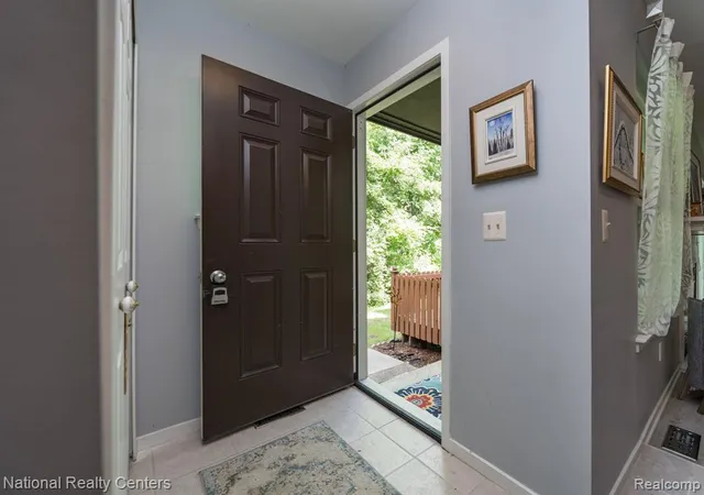 Homes for sale in Lake Orion, MI | 196 Barrington Cir, Lake Orion, MI 48360 | MLS# 61008219