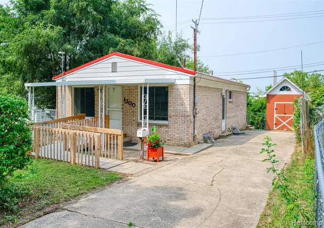 Photo 3 of Single family home for sale at 1200 S Holmes St, Lansing, MI 48912 | MLS# 61022915 | Listing updated on 2026-08-25