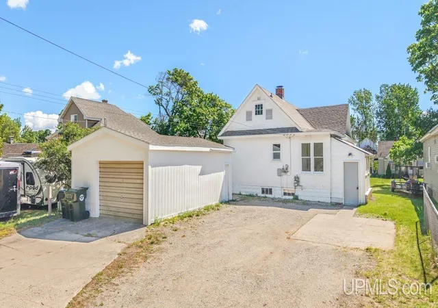 Homes for sale in Escanaba, MI | 219 N 20Th St, Escanaba, MI 49829 | MLS# 50212060