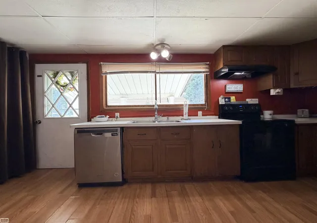 Photo 4 of Single family home for sale at 818 S 4Th St, Marine City, MI 48039 | MLS# 50219422 | Listing updated on 2026-09-21