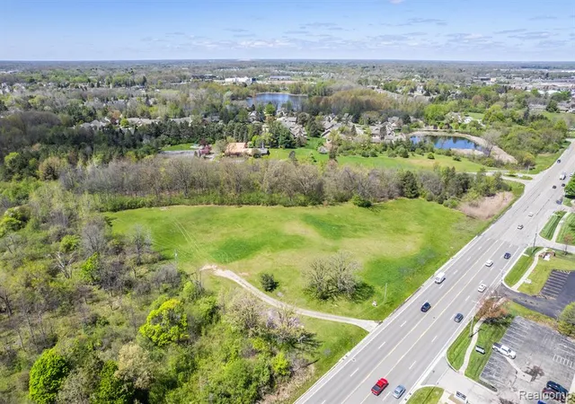 2nd image of 8152 S Saginaw St, Grand Blanc, MI 48439 | MLS# 60393004