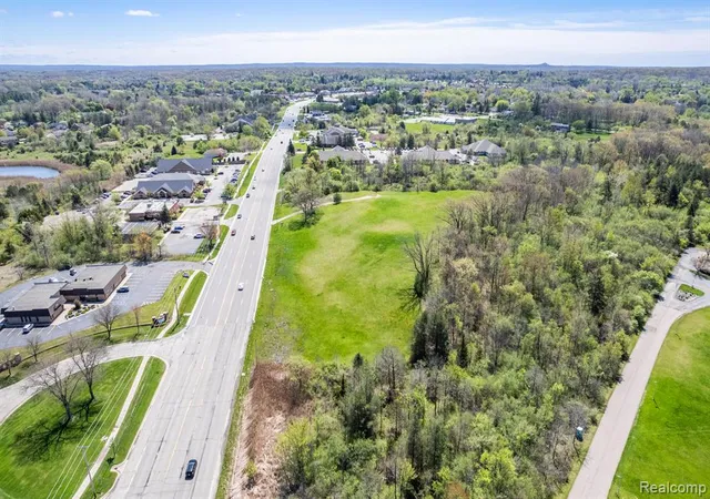 4th image of 8152 S Saginaw St, Grand Blanc, MI 48439 | MLS# 60393004