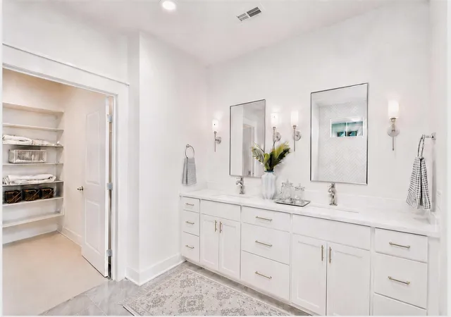 Listing Photo 5 - Condo for sale in building located at 4715 Knapp Blf Dr, Grand Rapids, MI 49525