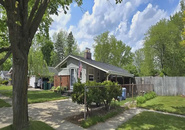 Homes for sale in Flushing, MI | 811 Thomas St, Flushing, MI 48433 | MLS# 50208600