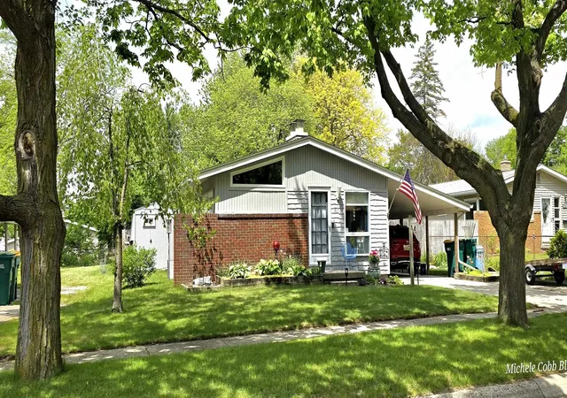 Homes for sale in Flushing, MI | 811 Thomas St, Flushing, MI 48433 | MLS# 50208600