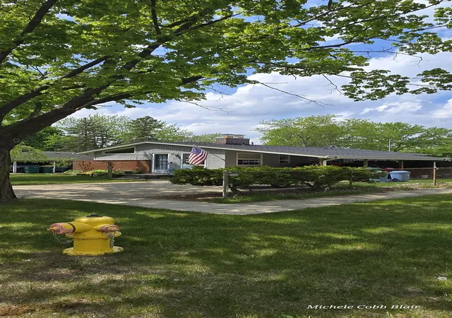 Homes for sale in Flushing, MI | 811 Thomas St, Flushing, MI 48433 | MLS# 50208600