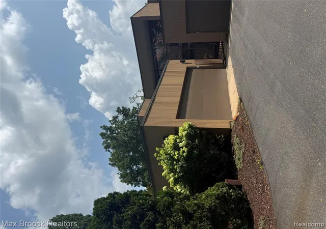 Photo 1 of Condo for sale at 32690 Ravine Dr, Franklin, MI 48025 | MLS# 61018430 | Listing updated on 2026-08-10