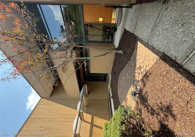 Photo 2 of Condo for sale at 32690 Ravine Dr, Franklin, MI 48025 | MLS# 61018430 | Listing updated on 2026-08-10