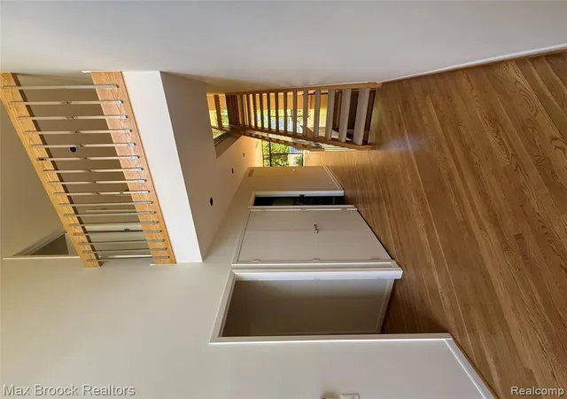 Listing Photo 5 - Condo for sale in building located at 32690 Ravine Dr, Franklin, MI 48025