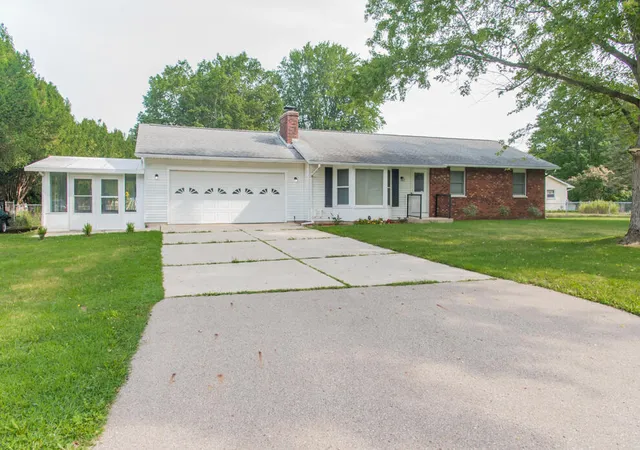 Photo 2 of Sale Pending at 3093 Thayer Ave, Kalamazoo, MI 49004 | MLS# 70554103 | Listing updated on 2026-08-24