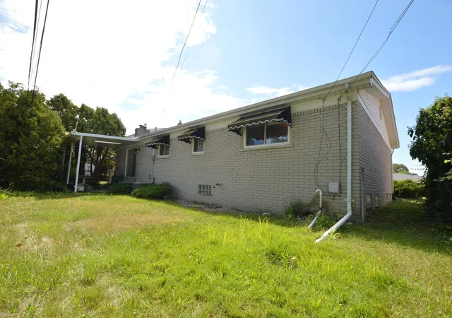 Photo 3 of Sale Pending at 22825 Newberry St, Saint Clair Shores, MI 48080 | MLS# 50220126 | Listing updated on 2026-09-16