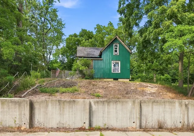 1st image of 441 Washington St, Cadillac, MI 49601 | MLS# 80072549