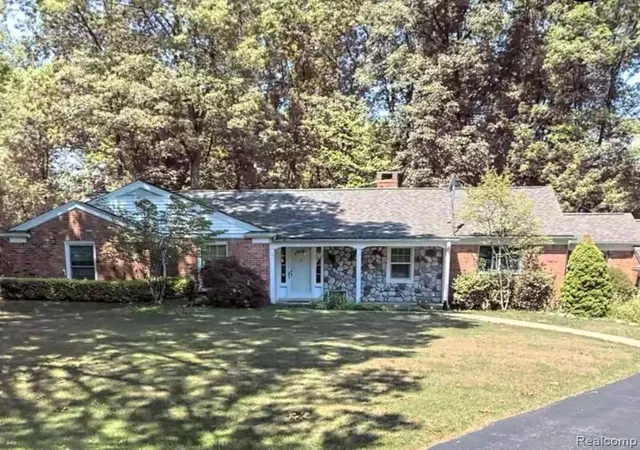 Photo 1 of Sale Pending at 1732 Blair House, Bloomfield Hills, MI 48302 | MLS# 60268051 | Listing updated on 2025-06-17