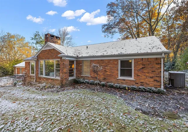 Photo 3 of Sale Pending at 1732 Blair House, Bloomfield Hills, MI 48302 | MLS# 60268051 | Listing updated on 2025-06-17