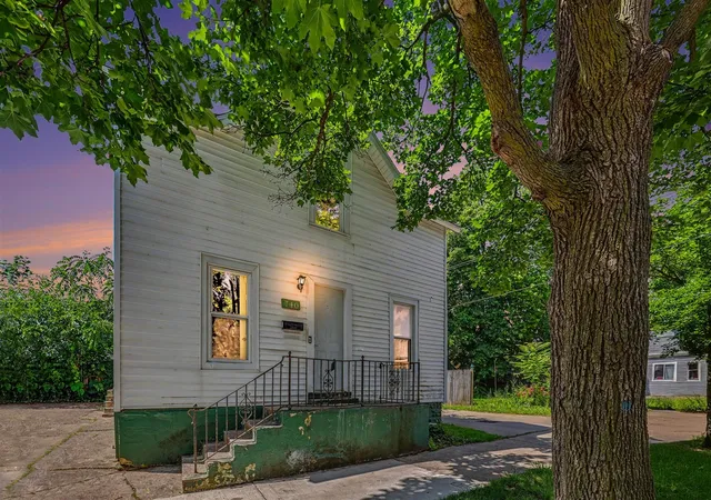Homes for sale in Grand Rapids, MI | 740 12th St, Grand Rapids, MI 49504 | MLS# 70541114