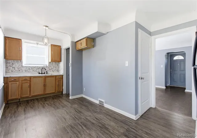 5th image of 5918 Cadieux Rd, Detroit, MI 48224 2004 | MLS# 60997458