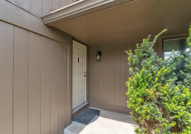 Listing Photo 4 - Condo for sale in building located at 547 Park Pl, Saline, MI 48176