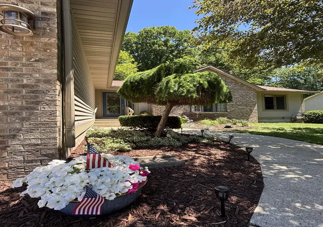 3rd image of 19000 Walden Dr, Spring Lake, MI 49456 | MLS# 50216556