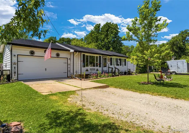 Homes for sale in Burton, MI | 1378 Roat Ct, Burton, MI 48509 | MLS# 61002724