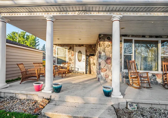 Photo 1 of Single family home for sale at 309 S Kimmel St, Berrien Springs, MI 49103 | MLS# 70524514 | Listing updated on 2026-08-17