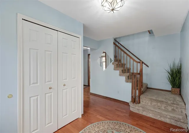 2nd image of 450 Timberline Dr, Rochester Hills, MI 48309 | MLS# 61021350