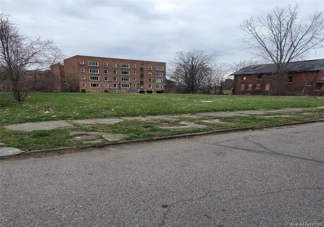 Photo 2 of Sale Pending at 650 Gladstone St, Detroit, MI 48202 | MLS# 60168528 | Listing updated on 2026-07-21