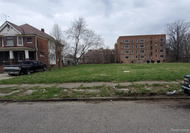 Photo 3 of Sale Pending at 650 Gladstone St, Detroit, MI 48202 | MLS# 60168528 | Listing updated on 2026-07-21