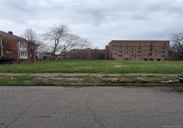 Photo 3 of Sale Pending at 650 Gladstone St, Detroit, MI 48202 | MLS# 60168528 | Listing updated on 2026-07-21