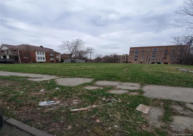 Photo 4 of Sale Pending at 650 Gladstone St, Detroit, MI 48202 | MLS# 60168528 | Listing updated on 2026-07-21