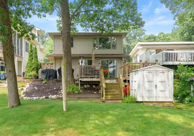 1st image of 92709 Gravel Lake Dr, Lawton, MI 49065 | MLS# 70547011