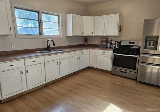 3rd image of 320 N Houghton Ave, Manistique, MI 49854 | MLS# 50219769
