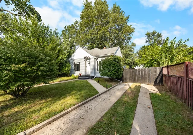 Photo 3 of Single family home for sale at 948 N Prospect Rd, Ypsilanti, MI 48198 | MLS# 70555276 | Listing updated on 2026-09-01