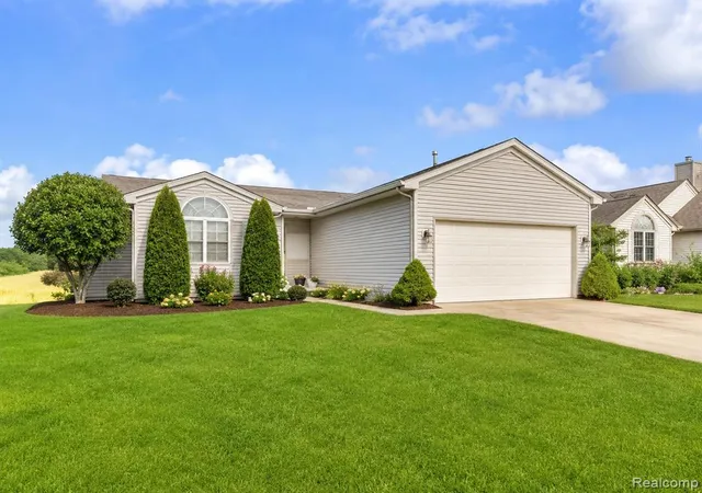 Homes for sale in Saline, MI | 731 Berkshire Dr, Saline, MI 48176 | MLS# 61005968