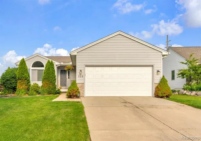 Homes for sale in Saline, MI | 731 Berkshire Dr, Saline, MI 48176 | MLS# 61005968
