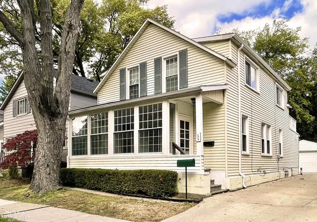 1st image of 124 Muir Rd, Grosse Pointe Farms, MI 48236 | MLS# 50097661