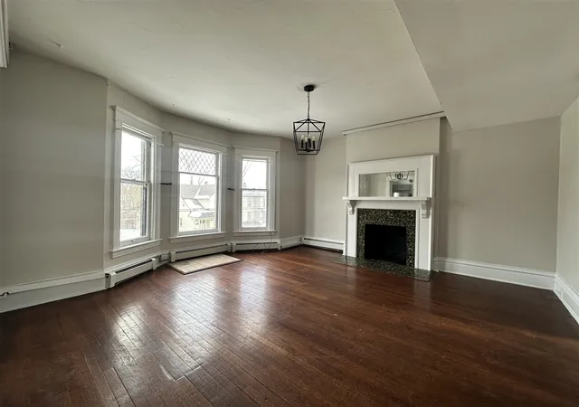 4th image of 447 W Walnut St, Kalamazoo, MI 49007 | MLS# 70519571