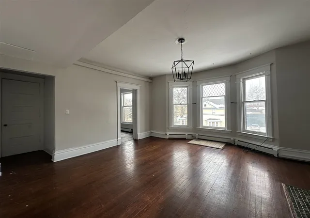 5th image of 447 W Walnut St, Kalamazoo, MI 49007 | MLS# 70519571