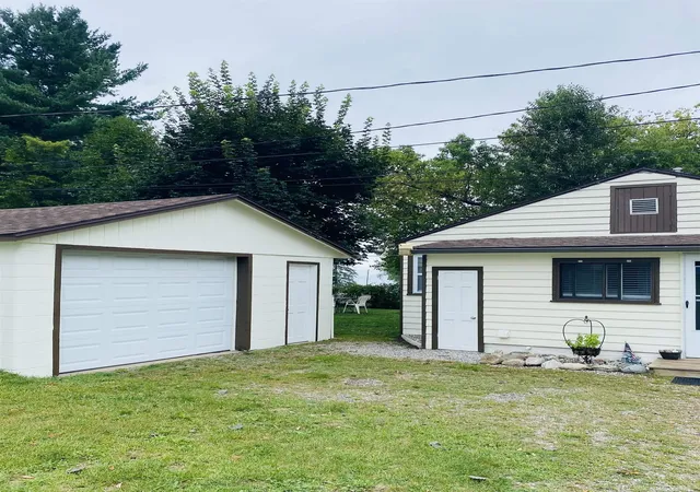 4th image of 203 Gasoline Aly, Houghton Lake, MI 48629 | MLS# 50164568