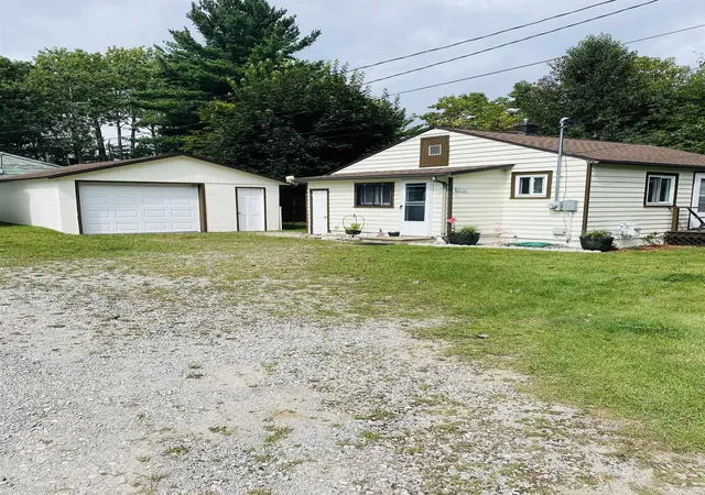 5th image of 203 Gasoline Aly, Houghton Lake, MI 48629 | MLS# 50164568