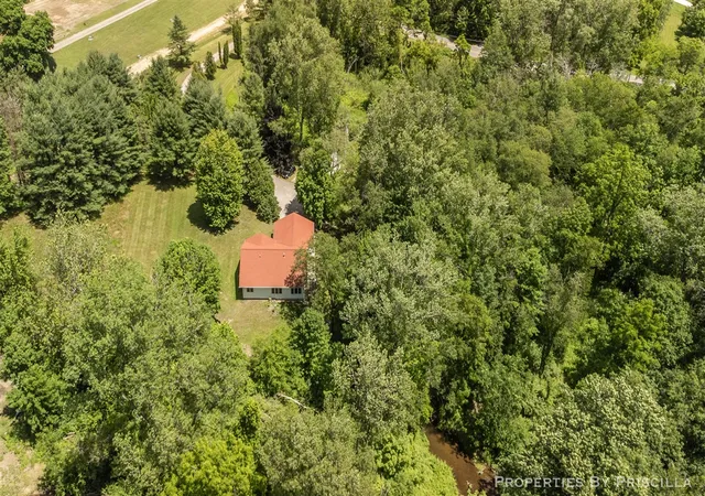 Homes for sale in Comstock Park, MI | 6635 Vinton Ave, Comstock Park, MI 49321 | MLS# 70540443
